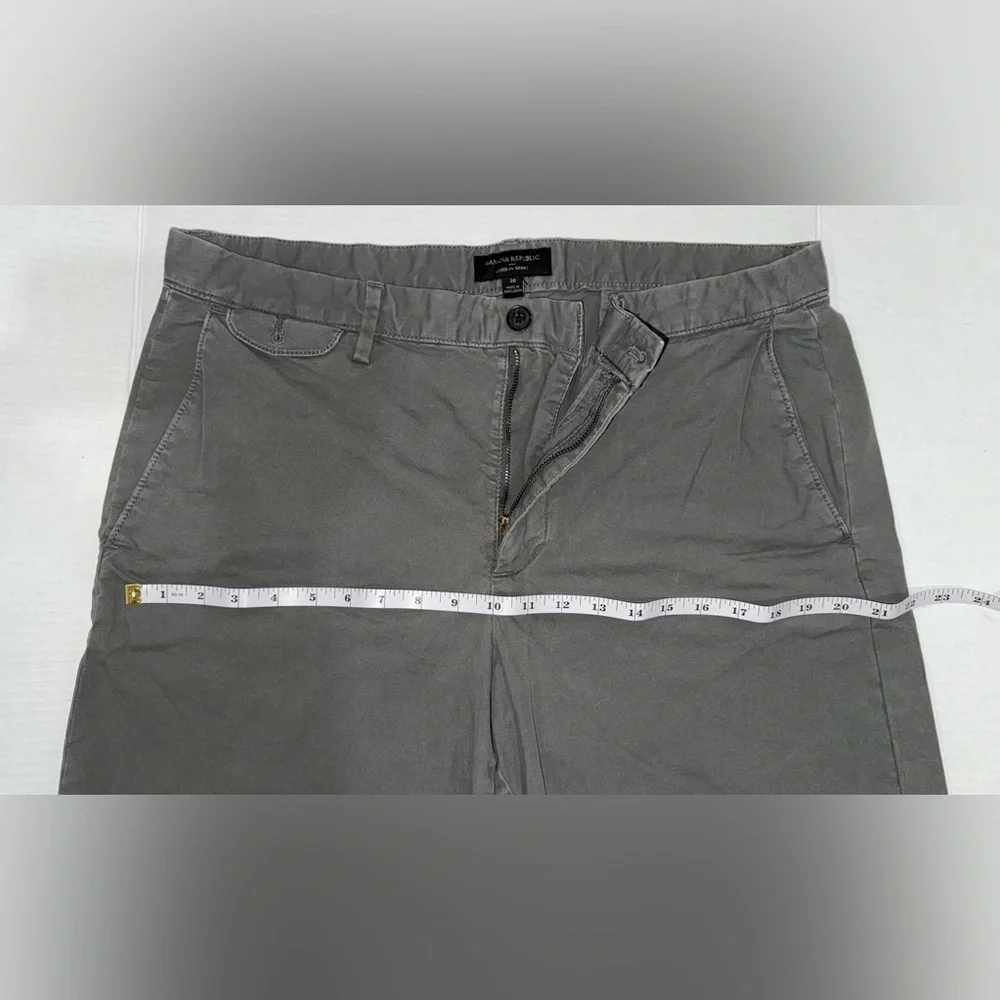 Banana Republic Men's Gray Flat Front Shorts